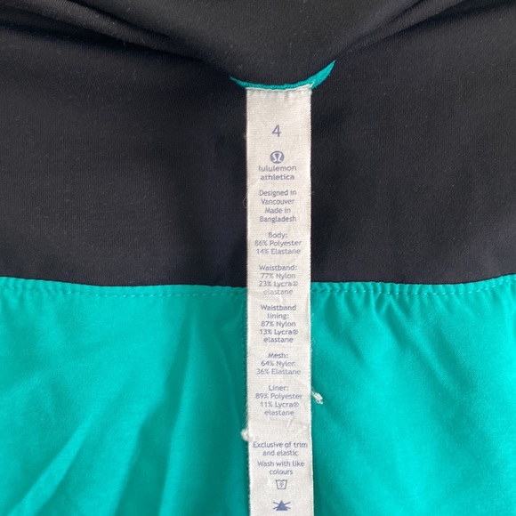Lululemon Smooth Stride Shorts Viridian Green Black Size 4 Scallop Trim - Picture 7 of 7